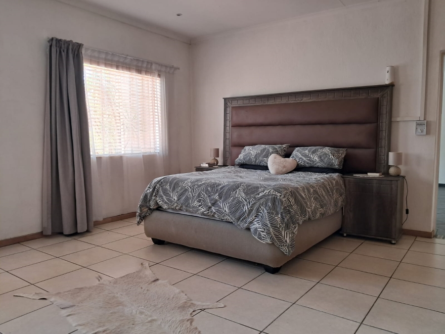 4 Bedroom Property for Sale in Waterval East North West
